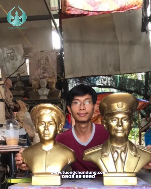 Tượng chân dung đồng