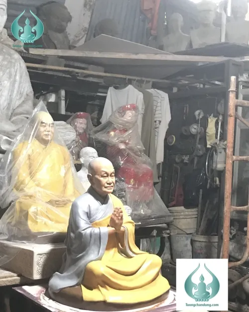 Tượng chân dung màu