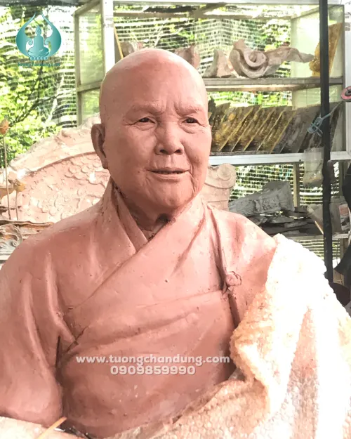 Tạo mẫu tượng ni sư