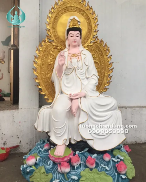 Tôn tượng mẹ Quan thế âm