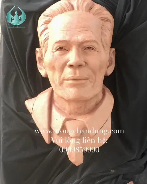 Chân dung trên bia mộ