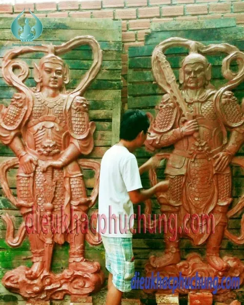 Phù điêu thần hộ pháp