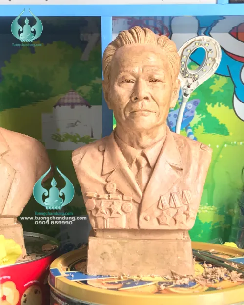 Tượng lão tướng