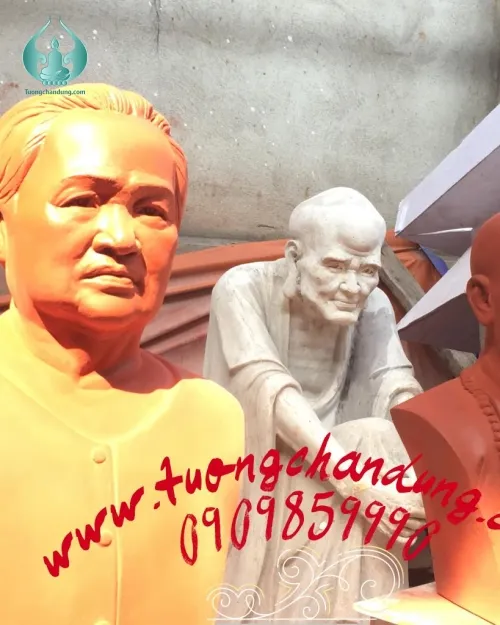 Tượng chân dung sân vườn