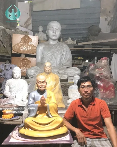 Tượng toàn thân màu