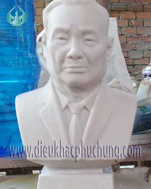 Tượng chân dung đá nhỏ