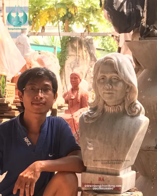 Tượng chân dung đá