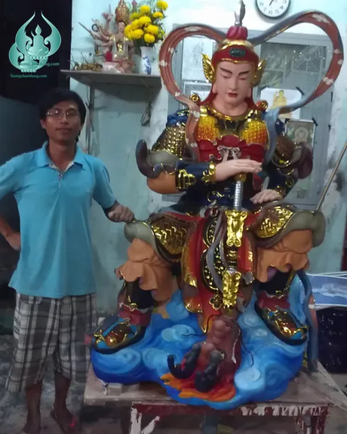 Tôn tượng hộ pháp dáng ngồi