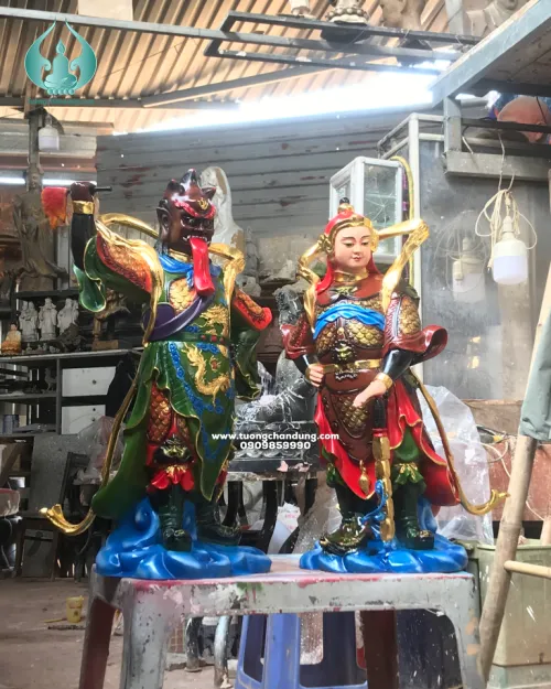 Tượng hộ pháp tiêu diện