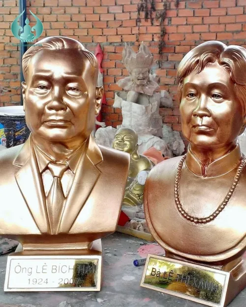 Tượng chân dung đồng nhỏ