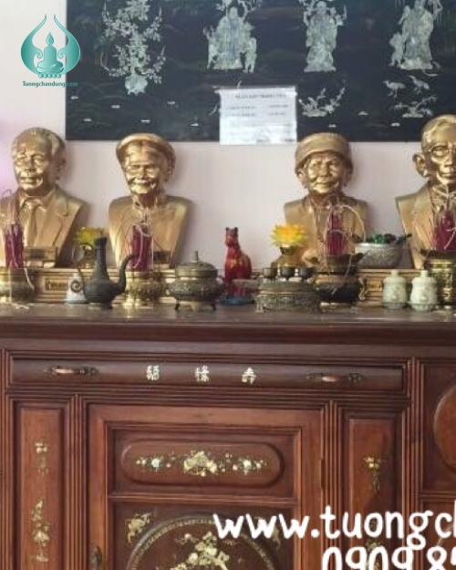 Tượng chân dung thờ 